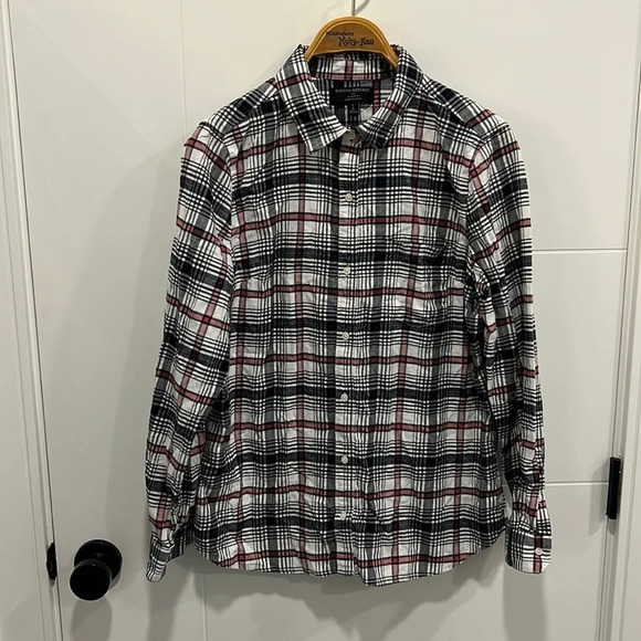 Banana Republic  classic fit flannel button up shirt size large - Picture 1 of 12